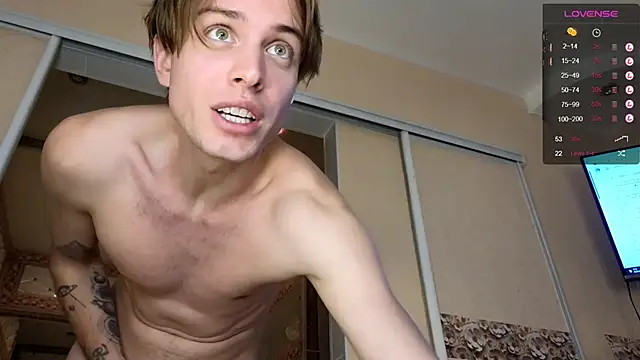 Snapshot of Cryptikov chatting on 10/28/25, 07:24 Cryptikov online show from 10/28/25, 07:24