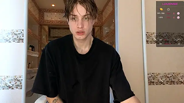 Snapshot of Cryptikov chatting on 10/23/25, 07:40 Cryptikov online show from 10/23/25, 07:40