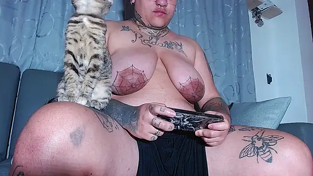 Snapshot of Techno_420_ chatting on 12/16/25, 01:10 Techno 420 online show from 12/16/25, 01:10