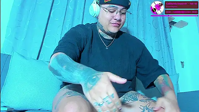 Snapshot of Techno_420_ chatting on 11/07/25, 01:04 Techno 420 online show from 11/07/25, 01:04