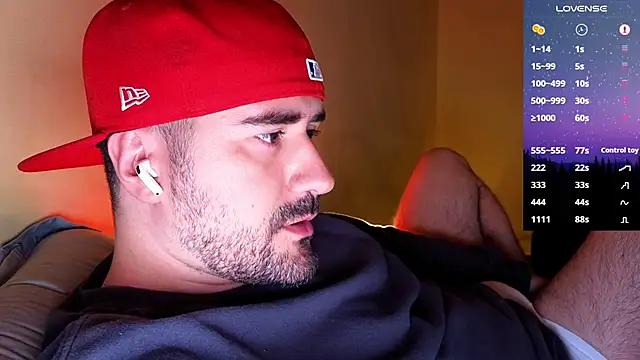 Snapshot of DominantTheo chatting on 11/11/25, 03:56 DominantTheo online show from 11/11/25, 03:56