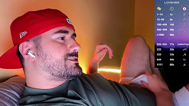 Snapshot of DominantTheo chatting on 11/13/25, 03:43 DominantTheo online show from 11/13/25, 03:43