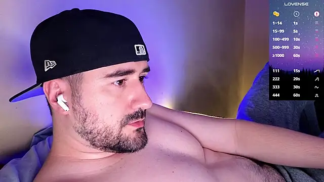 Snapshot of DominantTheo chatting on 12/22/25, 03:39 DominantTheo online show from 12/22/25, 03:39