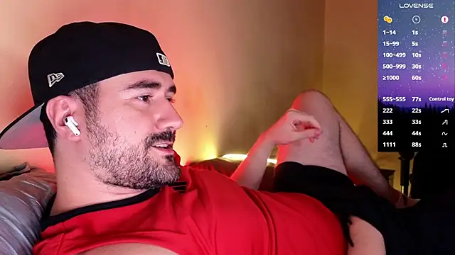 Snapshot of DominantTheo chatting on 12/14/25, 04:08 DominantTheo online show from 12/14/25, 04:08