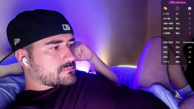 Snapshot of DominantTheo chatting on 11/16/25, 04:06 DominantTheo online show from 11/16/25, 04:06