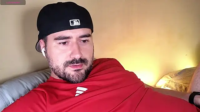 Snapshot of DominantTheo chatting on 11/23/25, 04:22 DominantTheo online show from 11/23/25, 04:22