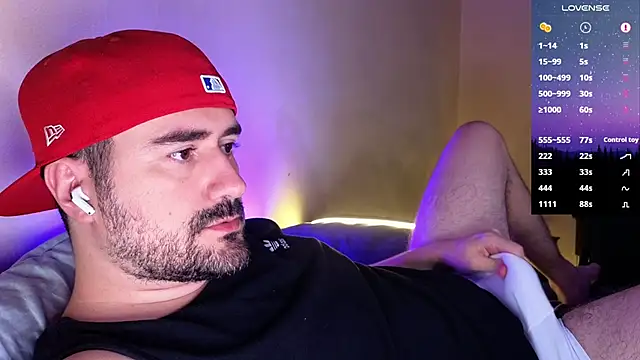 Snapshot of DominantTheo chatting on 12/15/25, 03:56 DominantTheo online show from 12/15/25, 03:56