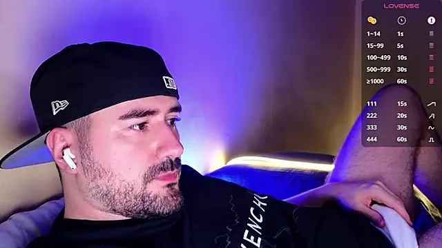 Snapshot of DominantTheo chatting on 02/01/26, 04:55 DominantTheo online show from 02/01/26, 04:55