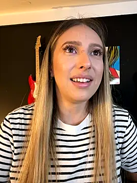 Snapshot of Eva_Ryen chatting on 09/17/25, 04:20 Eva Ryen online show from 09/17/25, 04:20