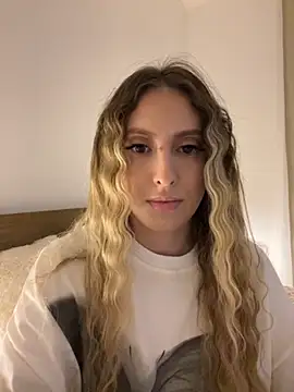 Snapshot of Eva_Ryen chatting on 11/07/25, 05:17 Eva Ryen online show from 11/07/25, 05:17