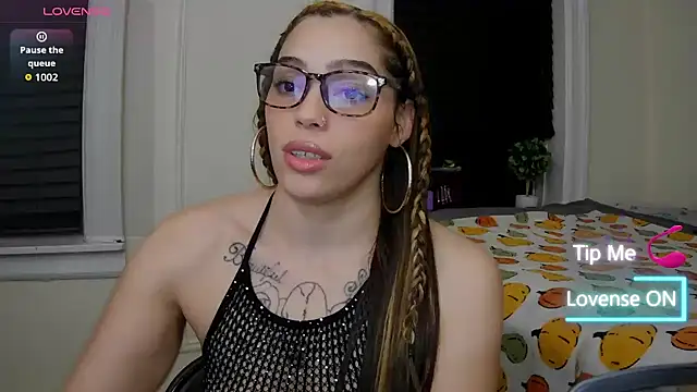 sapphirestorm8 online show from 11/11/25, 03:23