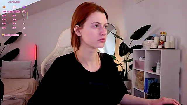 doll lesli online show from 12/03/25, 09:53