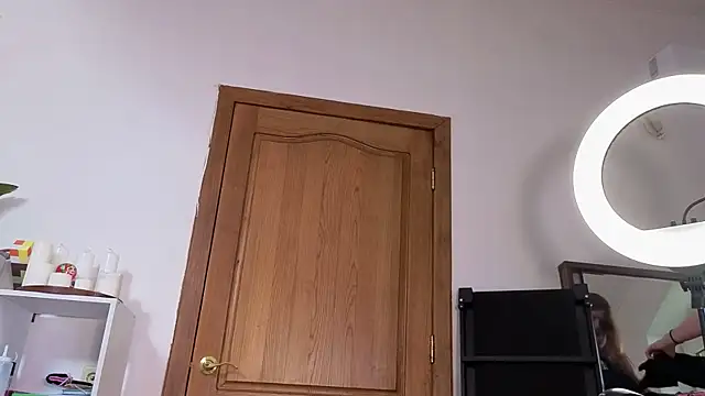 doll lesli online show from 10/10/25, 09:21