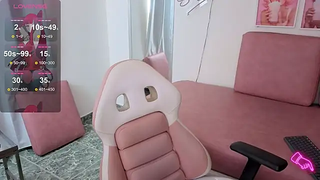 Snapshot of Adele_LatinLady chatting on 10/19/25, 08:11 Adele LatinLady online show from 10/19/25, 08:11