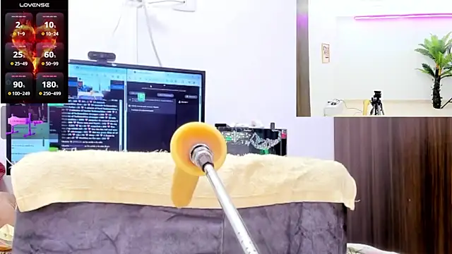 Paulina Davis  online show from 12/03/25, 12:01