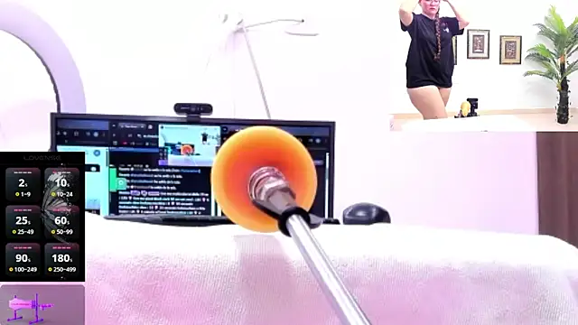 Paulina Davis  online show from 03/16/25, 09:58