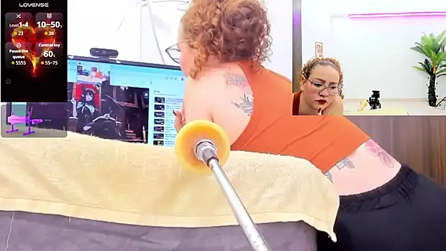 Paulina Davis  online show from 11/11/25, 01:00