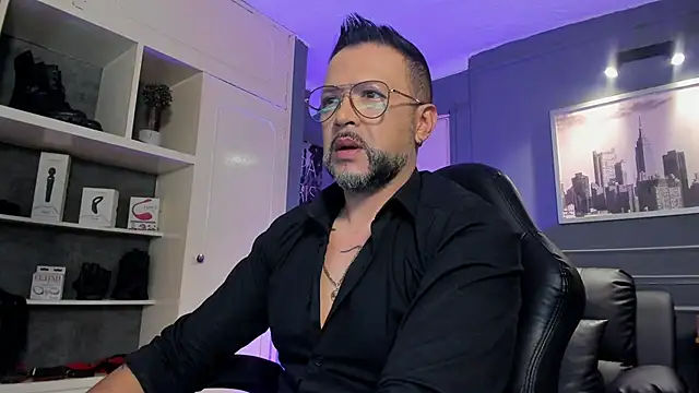 Snapshot of MrFrank_tattoo chatting on 09/16/25, 11:11 MrFrank tattoo online show from 09/16/25, 11:11