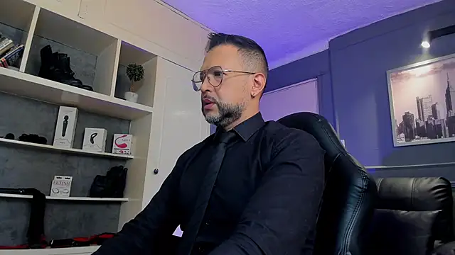Snapshot of MrFrank_tattoo chatting on 10/16/25, 01:41 MrFrank tattoo online show from 10/16/25, 01:41