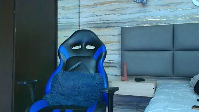 oliver  brown online show from 12/21/25, 12:13