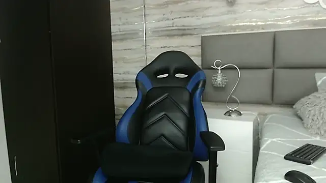 oliver  brown online show from 01/15/25, 08:26