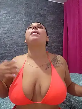 Snapshot of LizzRouse chatting on 10/12/25, 12:23 LizzRouse online show from 10/12/25, 12:23