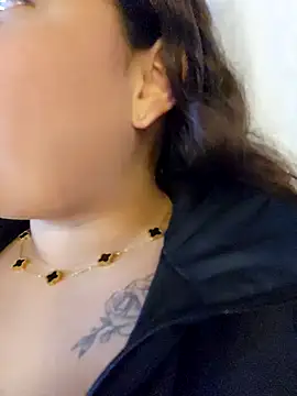 Snapshot of LizzRouse chatting on 10/25/25, 09:26 LizzRouse online show from 10/25/25, 09:26