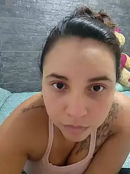 Snapshot of LizzRouse chatting on 11/21/25, 07:57 LizzRouse online show from 11/21/25, 07:57