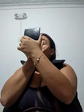 Snapshot of LizzRouse chatting on 11/08/25, 11:36 LizzRouse online show from 11/08/25, 11:36