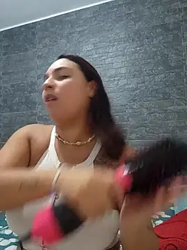 Snapshot of LizzRouse chatting on 12/15/25, 05:08 LizzRouse online show from 12/15/25, 05:08