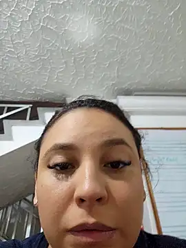 Snapshot of LizzRouse chatting on 10/18/25, 12:29 LizzRouse online show from 10/18/25, 12:29