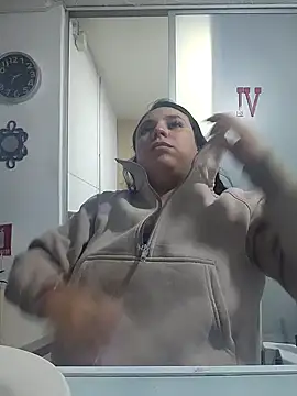 Snapshot of LizzRouse chatting on 10/23/25, 12:15 LizzRouse online show from 10/23/25, 12:15