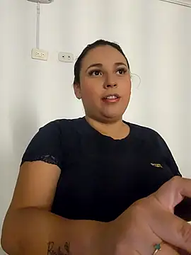 Snapshot of LizzRouse chatting on 04/28/26, 08:02 LizzRouse online show from 04/28/26, 08:02