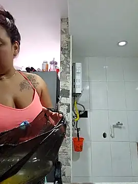 Snapshot of LizzRouse chatting on 11/25/25, 01:11 LizzRouse online show from 11/25/25, 01:11