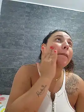 Snapshot of LizzRouse chatting on 11/13/25, 06:45 LizzRouse online show from 11/13/25, 06:45