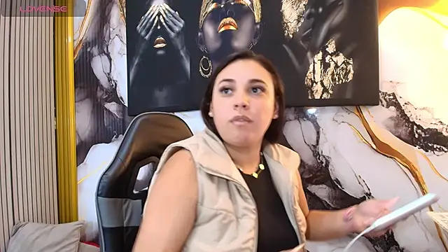 LizzRouse online show from 04/11/26, 04:43