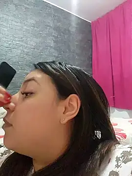 Snapshot of LizzRouse chatting on 11/01/25, 11:04 LizzRouse online show from 11/01/25, 11:04