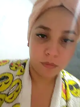 Snapshot of LizzRouse chatting on 10/17/25, 08:32 LizzRouse online show from 10/17/25, 08:32