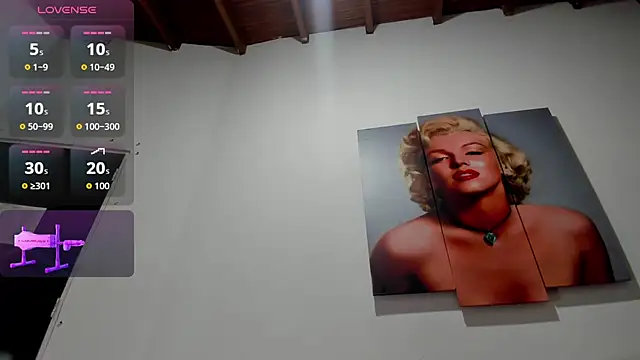 Snapshot of LizzRouse chatting on 10/10/25, 01:28 LizzRouse online show from 10/10/25, 01:28