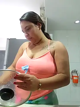 Snapshot of LizzRouse chatting on 11/10/25, 02:33 LizzRouse online show from 11/10/25, 02:33