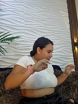 Snapshot of LizzRouse chatting on 10/03/25, 10:00 LizzRouse online show from 10/03/25, 10:00