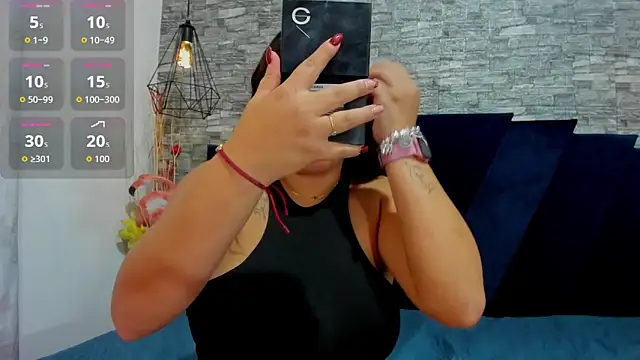 Snapshot of LizzRouse chatting on 09/15/25, 10:54 LizzRouse online show from 09/15/25, 10:54