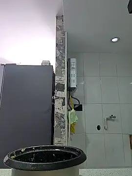 Snapshot of LizzRouse chatting on 10/20/25, 05:13 LizzRouse online show from 10/20/25, 05:13