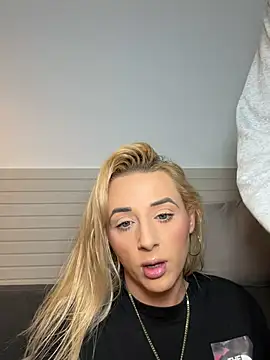 Strongqueen online show from 05/23/26, 11:04