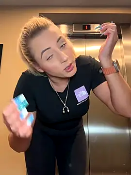 Strongqueen online show from 09/25/25, 09:21