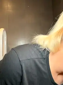 Strongqueen online show from 10/19/25, 03:48