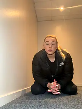 Strongqueen online show from 11/17/25, 10:47