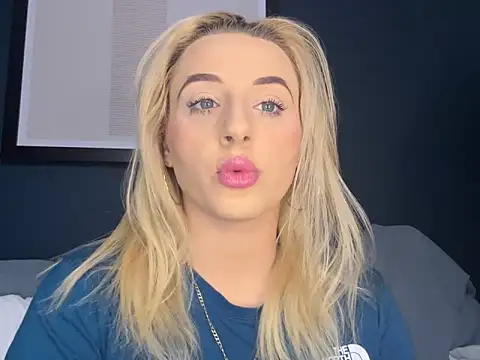 Strongqueen online show from 02/15/25, 08:45