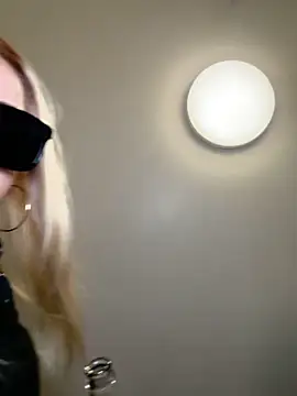 Strongqueen online show from 12/18/25, 11:52