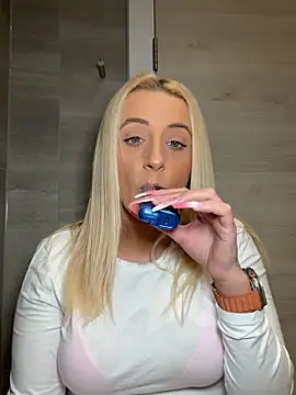 Strongqueen online show from 10/24/25, 05:12